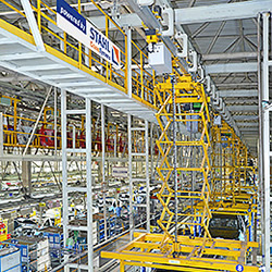 Nove talhas modelo STD sÃ£o utilizadas na montagem final dos carros por um fabricante chinÃªs. GraÃ§as a total sincronia dos ganchos da talha, os veÃ­culos podem ser levantados perfeitamente nivelados.