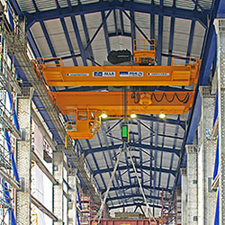 Pontes rolantes se encontravam em operação durante a construção da usina. Pontes rolantes se encontravam em operação durante a construção da usina.